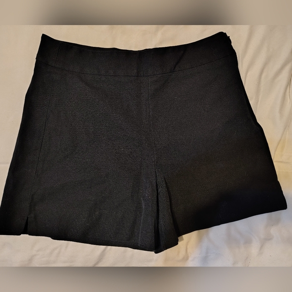 GAP Pants - GAP Women's Black Shorts Size 8